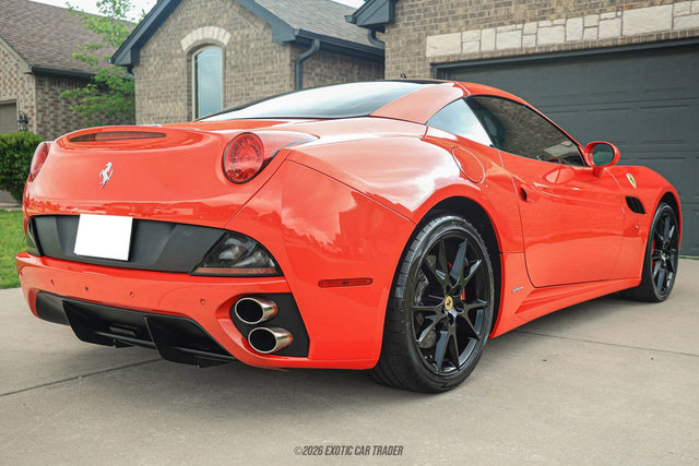 Used 2012 Ferrari California RWD image 22