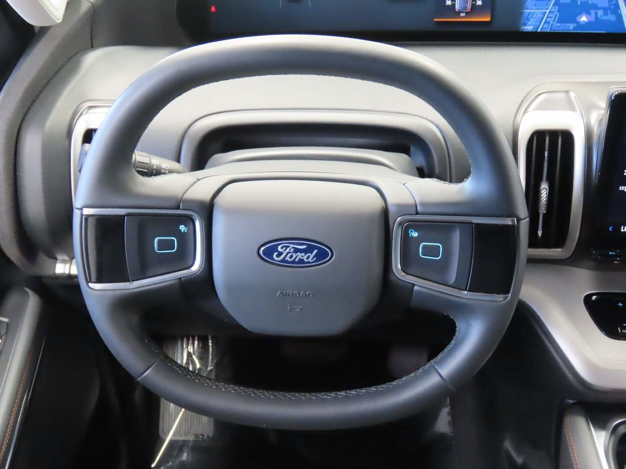 Used 2025 Ford Expedition Active RWD image 9