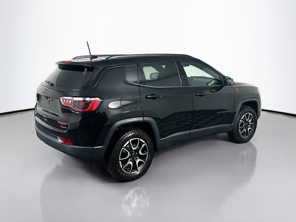 New 2026 Jeep Compass Trailhawk w/ Sun, Sound & Navigation Group AWD/4WD image 7