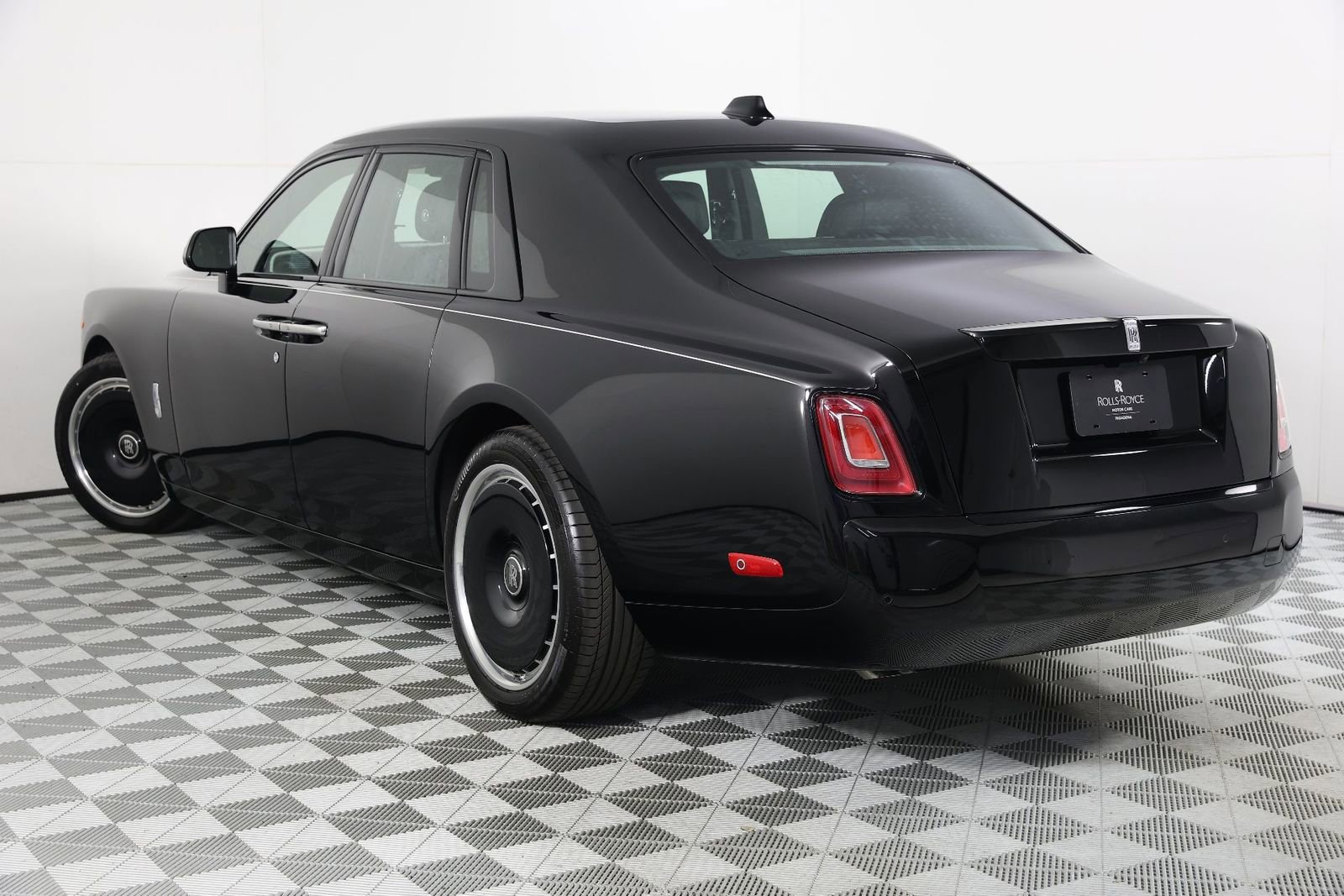 New 2026 Rolls-Royce Phantom Sedan image 3