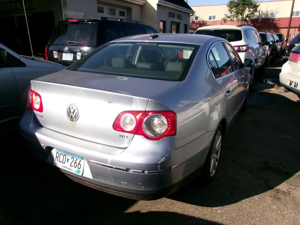 Used 2006 Volkswagen Passat 2.0T image 2