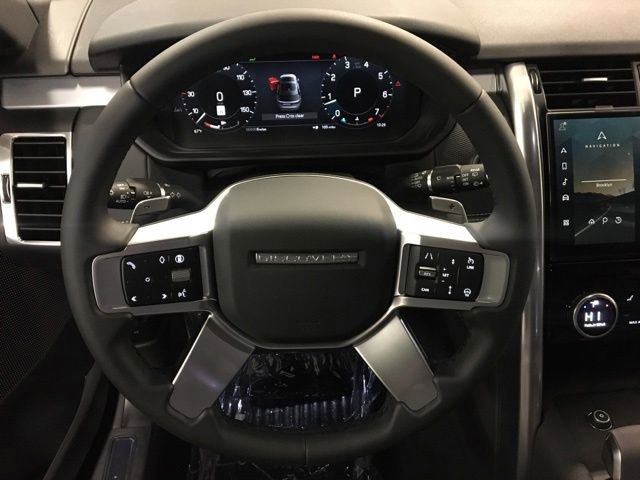 New 2024 Land Rover Discovery Dynamic SE image 14