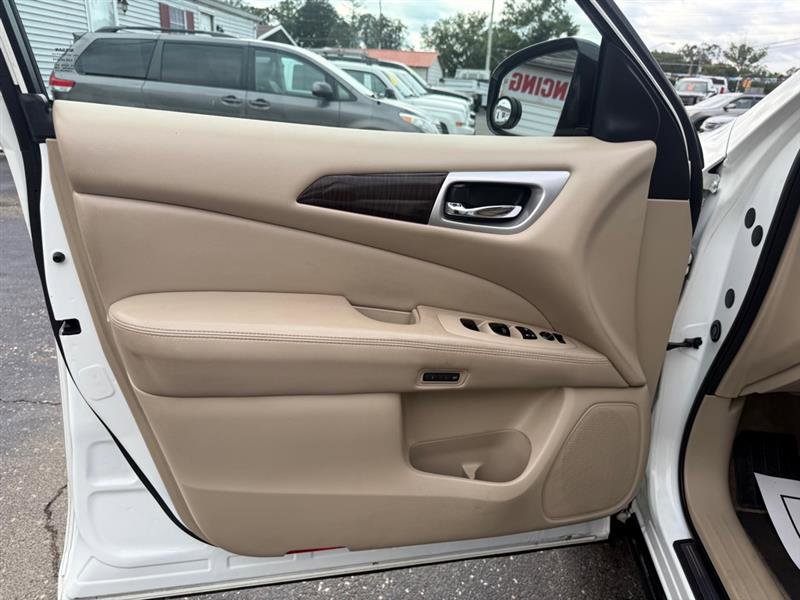 Used 2014 Nissan Pathfinder SL w/ Cargo Package image 30