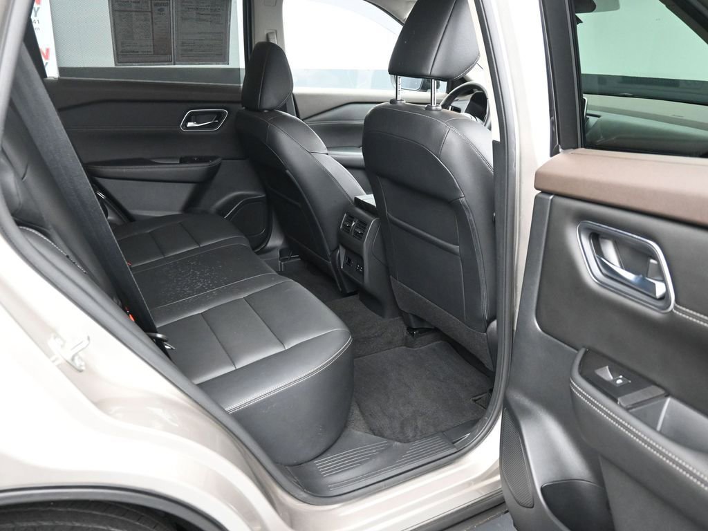 Used 2021 Nissan Rogue SL image 12