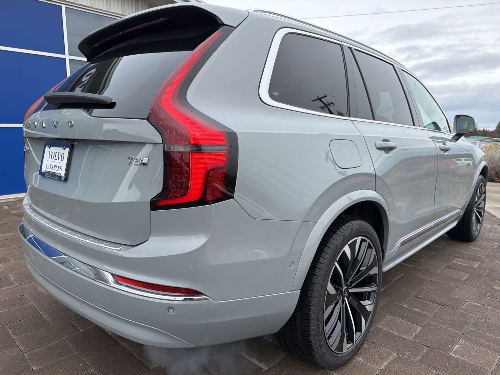 New 2026 Volvo XC90 T8 Ultra w/ Protection Package image 3
