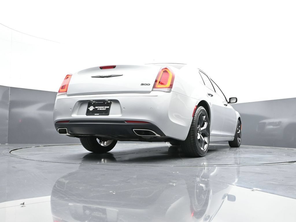 Used 2023 Chrysler 300 Touring w/ Safetytec Plus Group RWD image 44