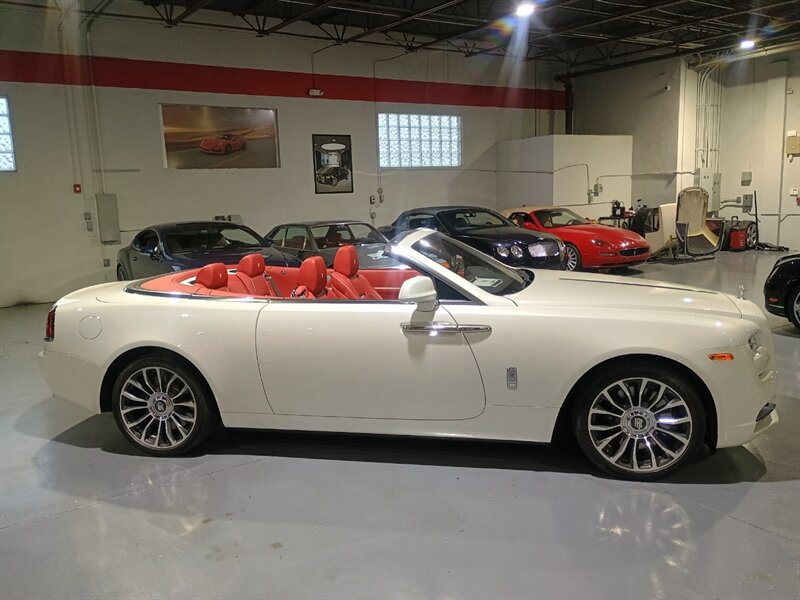 Used 2018 Rolls-Royce Dawn RWD image 31