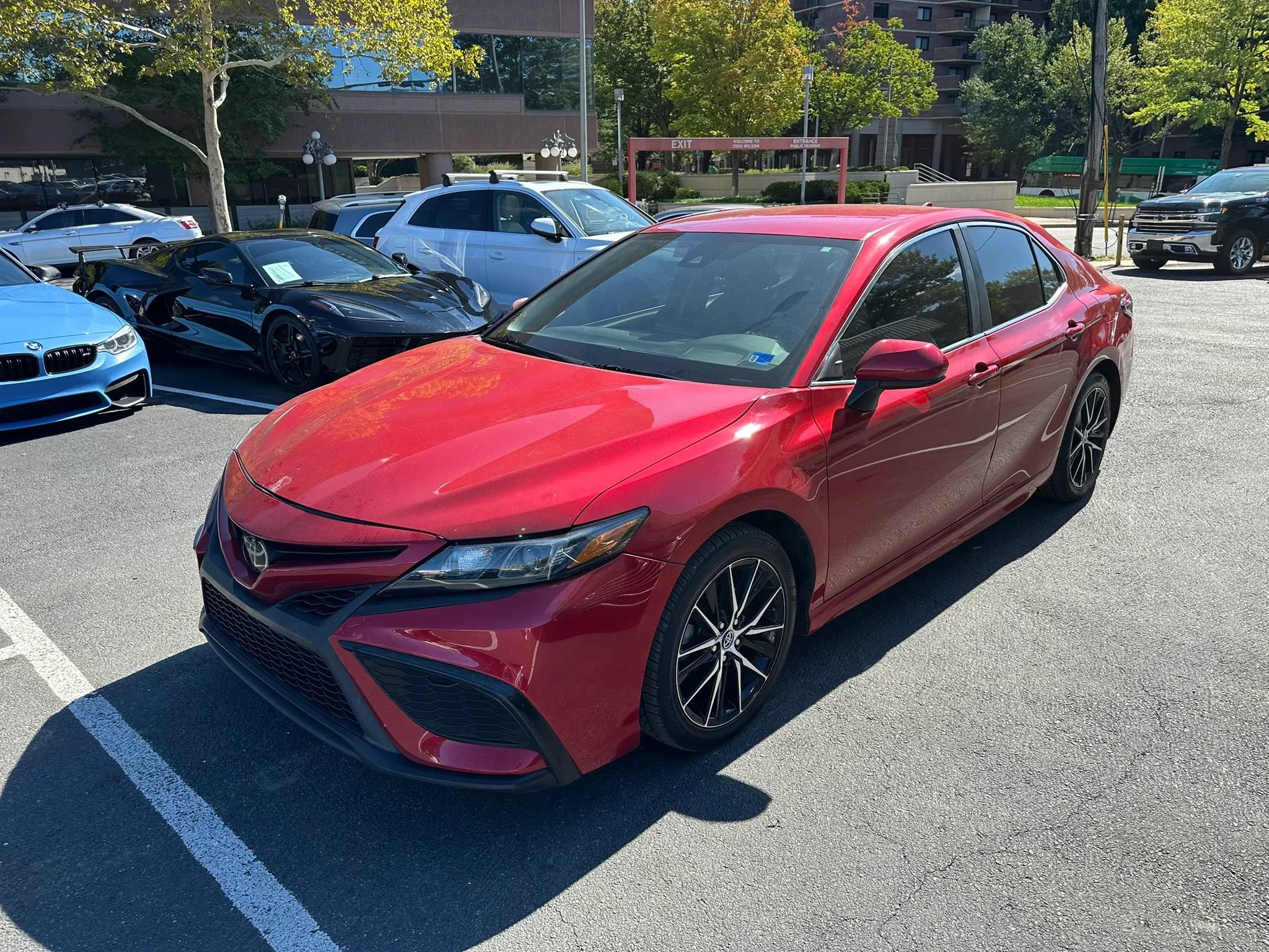 Used 2021 Toyota Camry SE FWD image 3