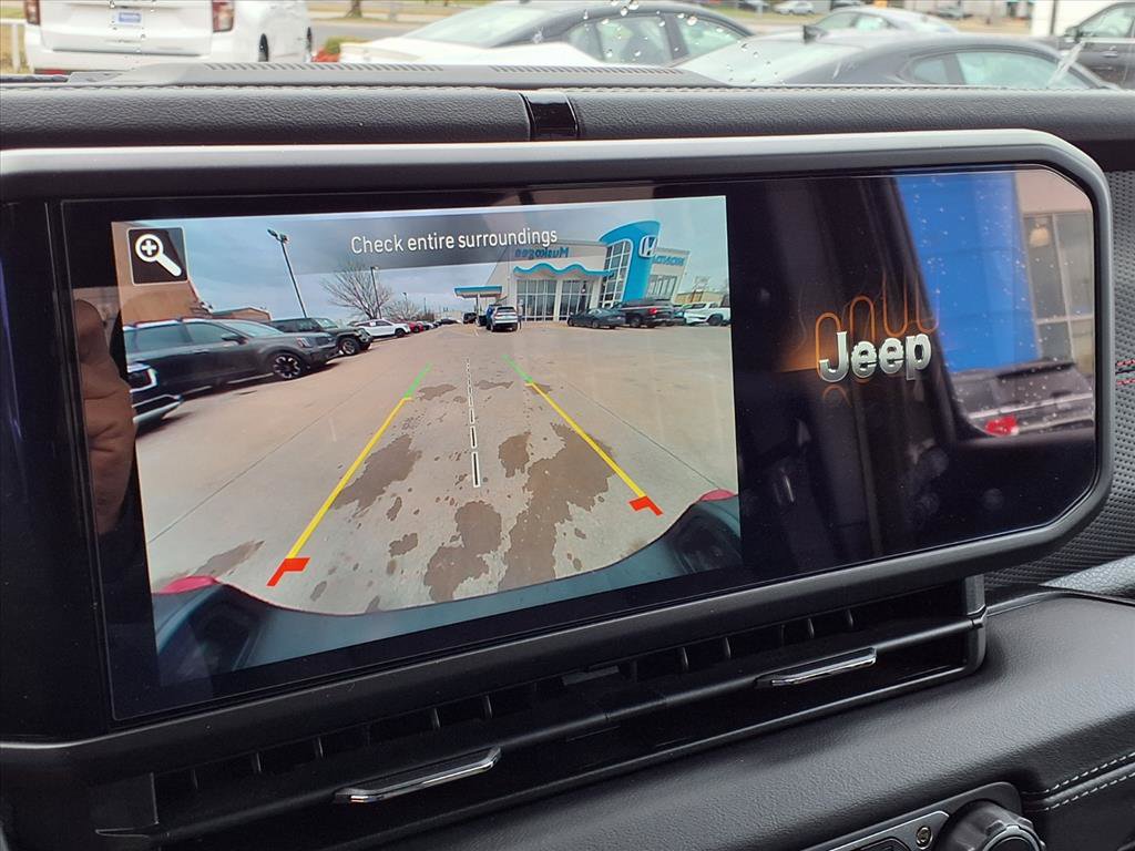 Used 2025 Jeep Gladiator Rubicon AWD/4WD image 5