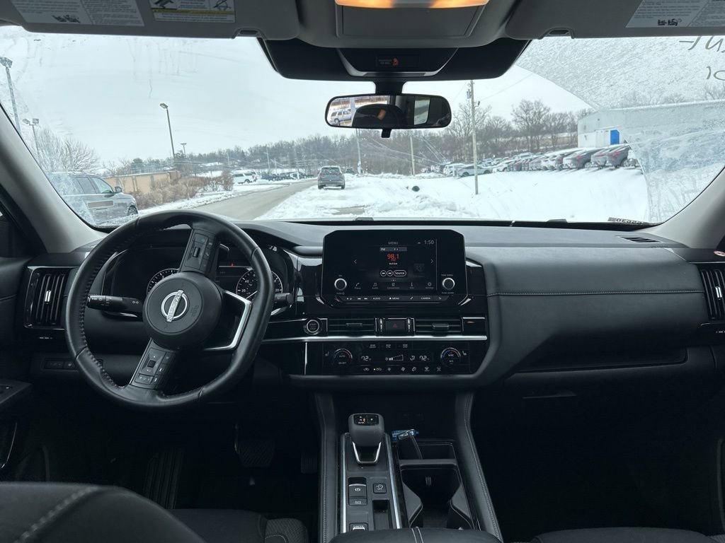 Used 2024 Nissan Pathfinder SV image 5