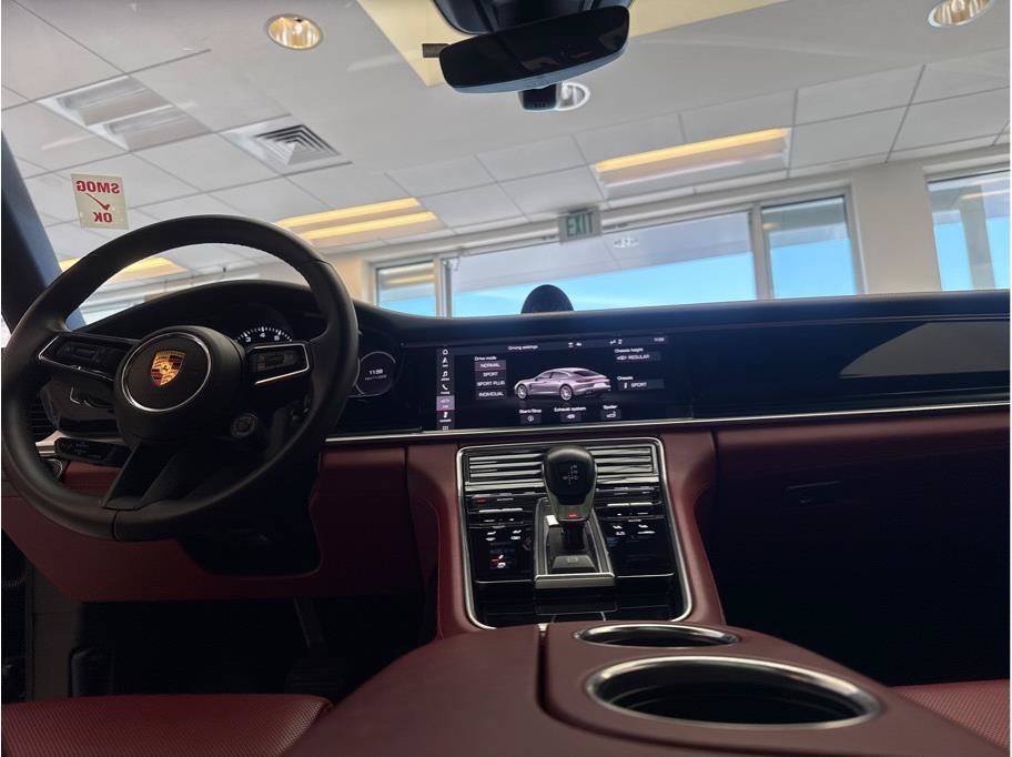 Used 2021 Porsche Panamera image 37