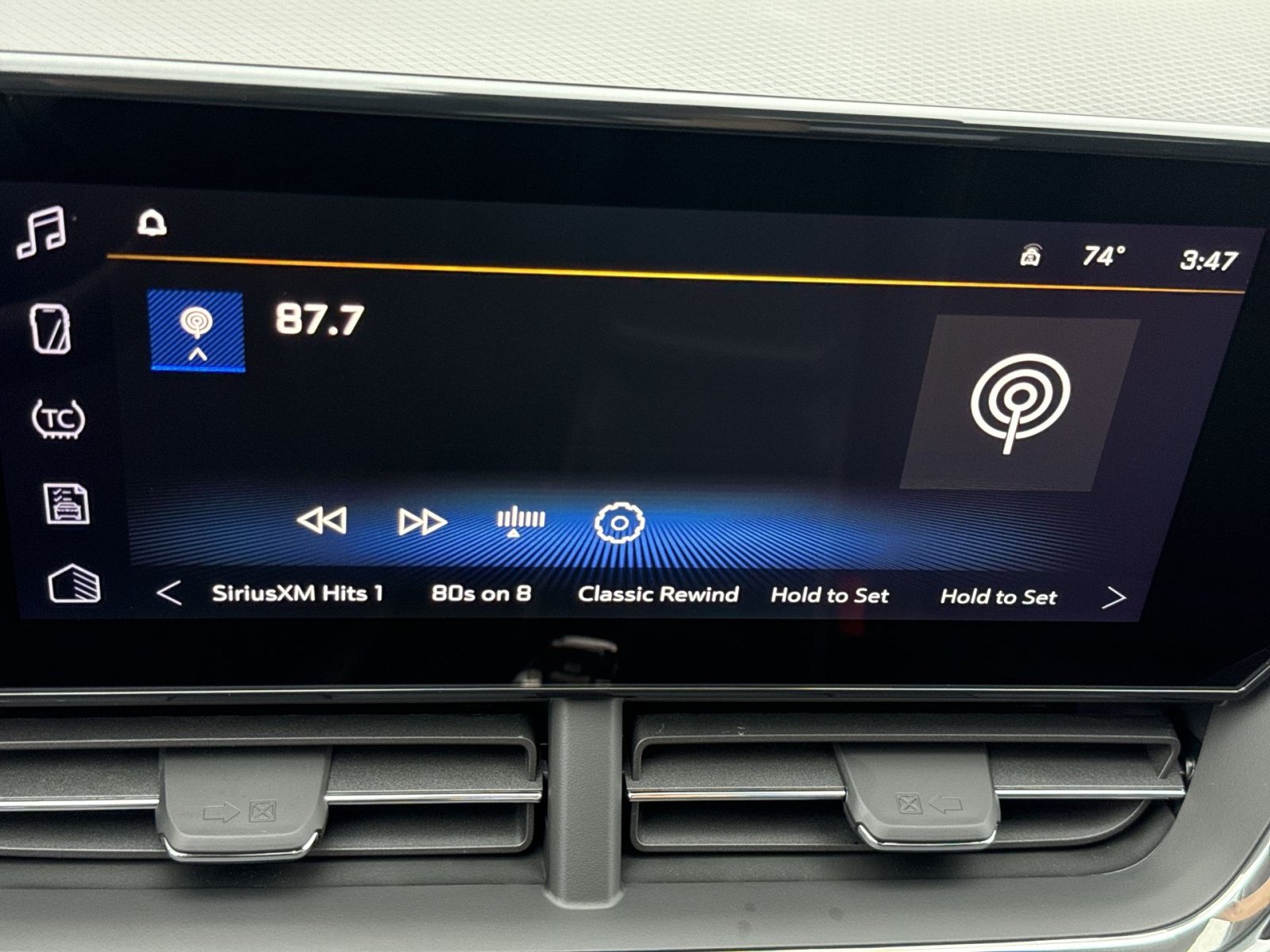 New 2026 Chevrolet Trax LT w/ Sunroof Package FWD image 19