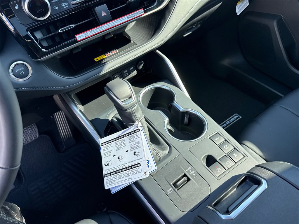 New 2025 Toyota Highlander XLE image 31