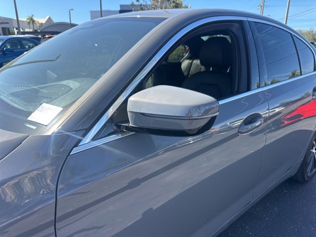 Used 2022 BMW 530i xDrive w/ Premium Package image 14