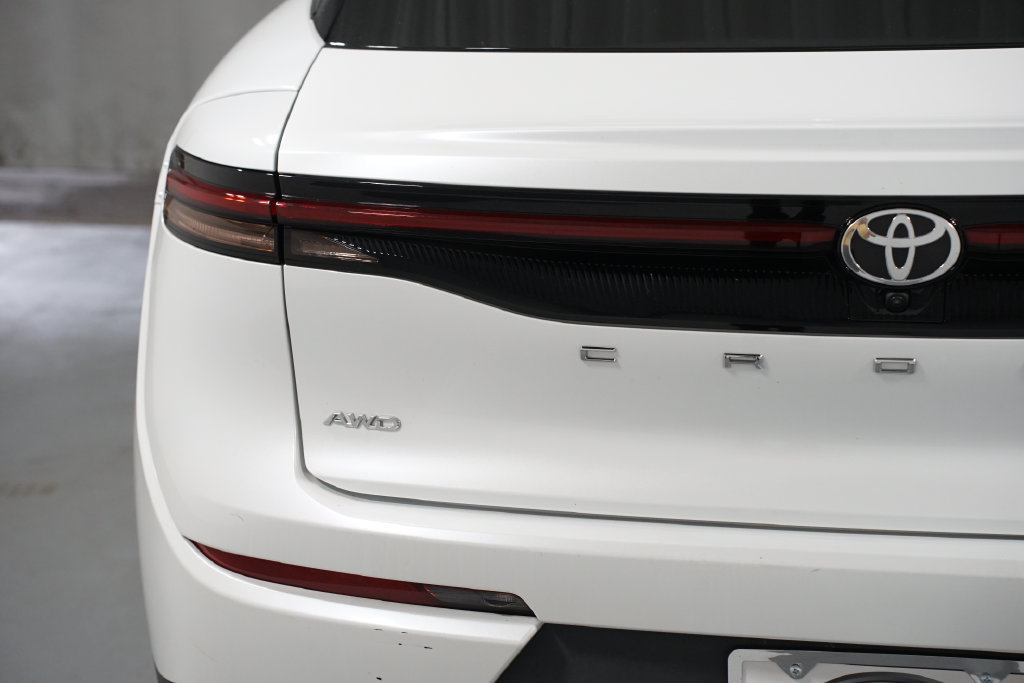 Certified 2023 Toyota Crown AWD/4WD image 10