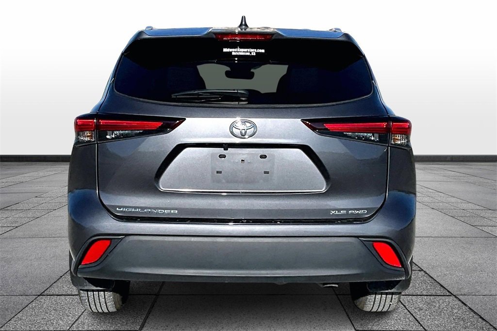 Used 2024 Toyota Highlander XLE image 4
