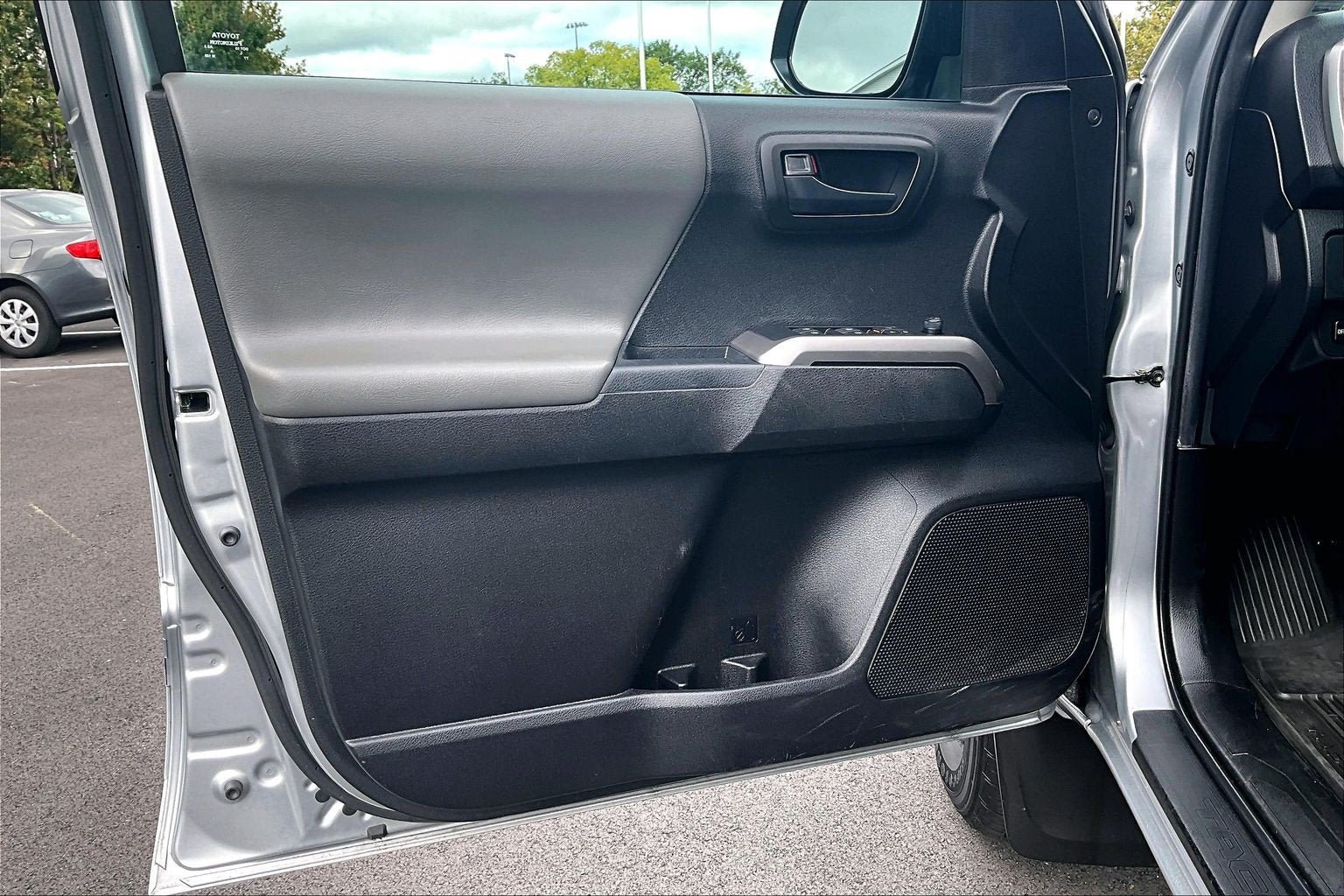 Used 2022 Toyota Tacoma SR5 AWD/4WD image 21