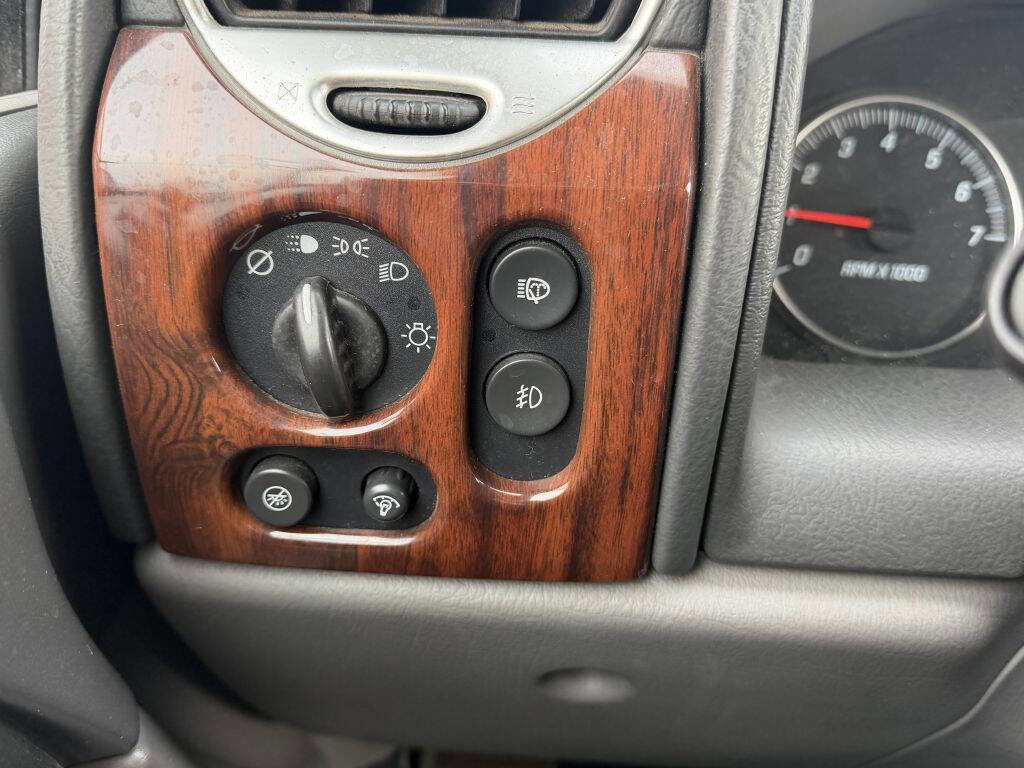 Used 2004 GMC Envoy SLT image 14