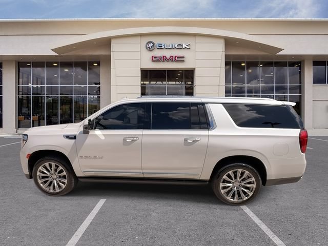 Certified 2022 GMC Yukon XL Denali w/ Denali Ultimate Package AWD/4WD image 8