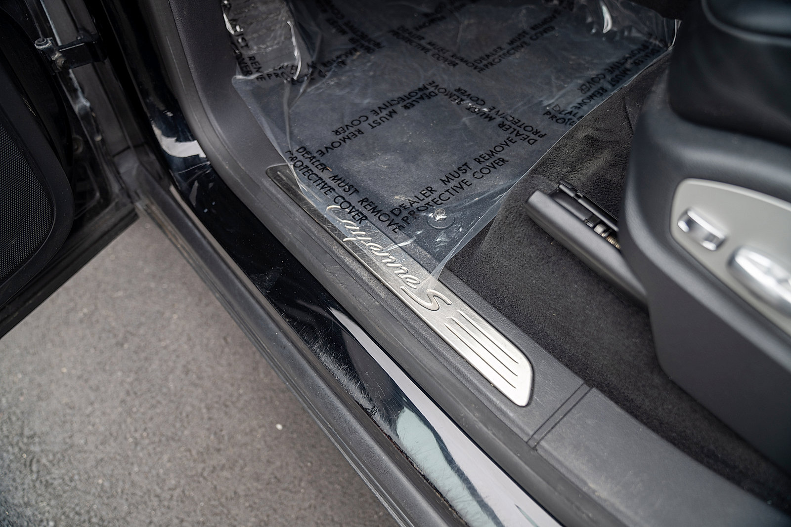 Used 2017 Porsche Cayenne S image 19