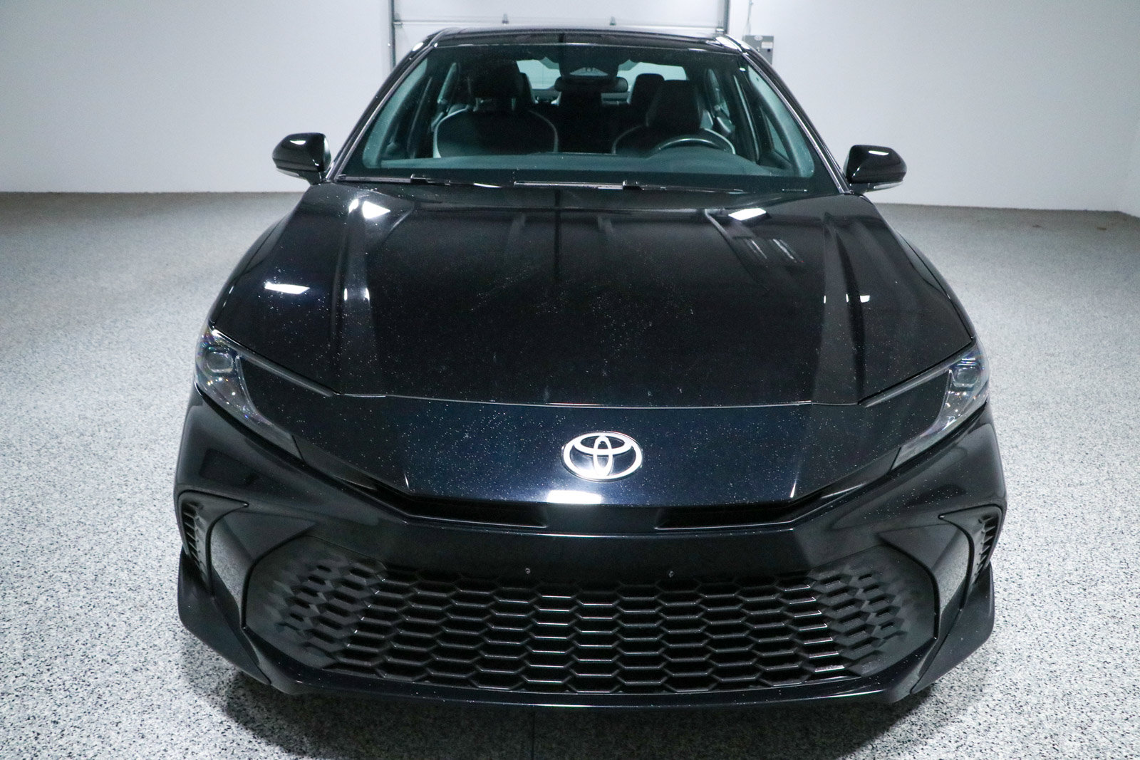 Used 2025 Toyota Camry SE FWD image 4