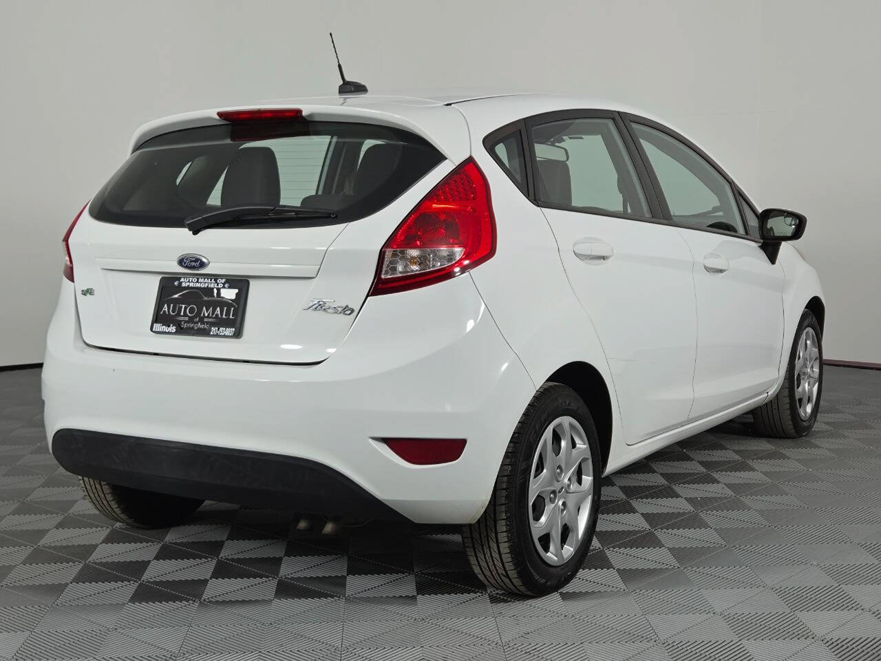 Used 2012 Ford Fiesta SE w/ Super Fuel Economy Pkg FWD image 7