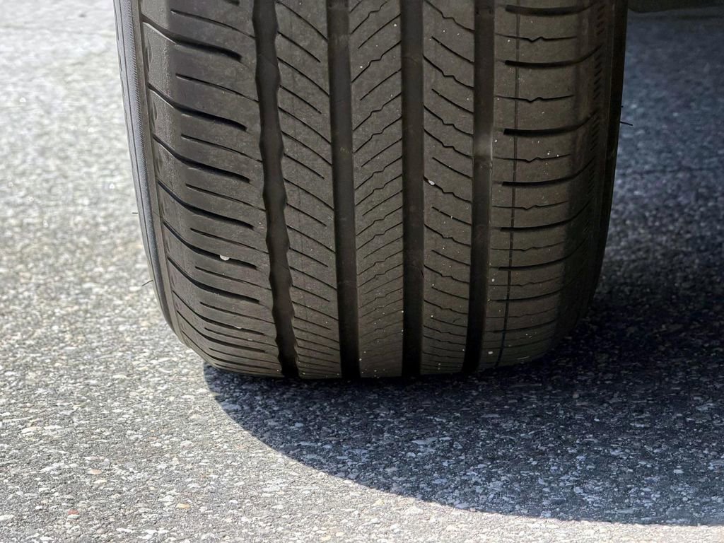 Certified 2024 Genesis GV70 2.5T w/ Select Package image 39