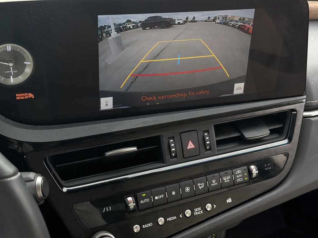 Used 2024 Lexus ES 300h w/ Premium Package FWD image 18