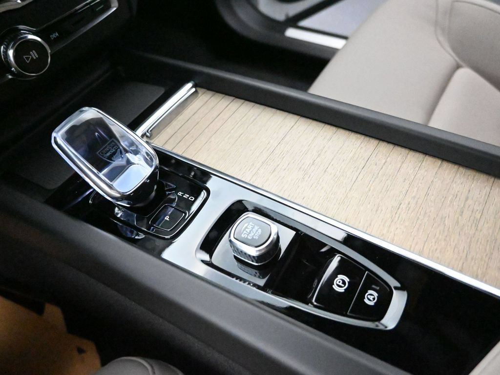 New 2026 Volvo XC60 B5 Core w/ Climate Package AWD/4WD image 24