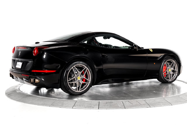 Used 2015 Ferrari California T RWD image 2