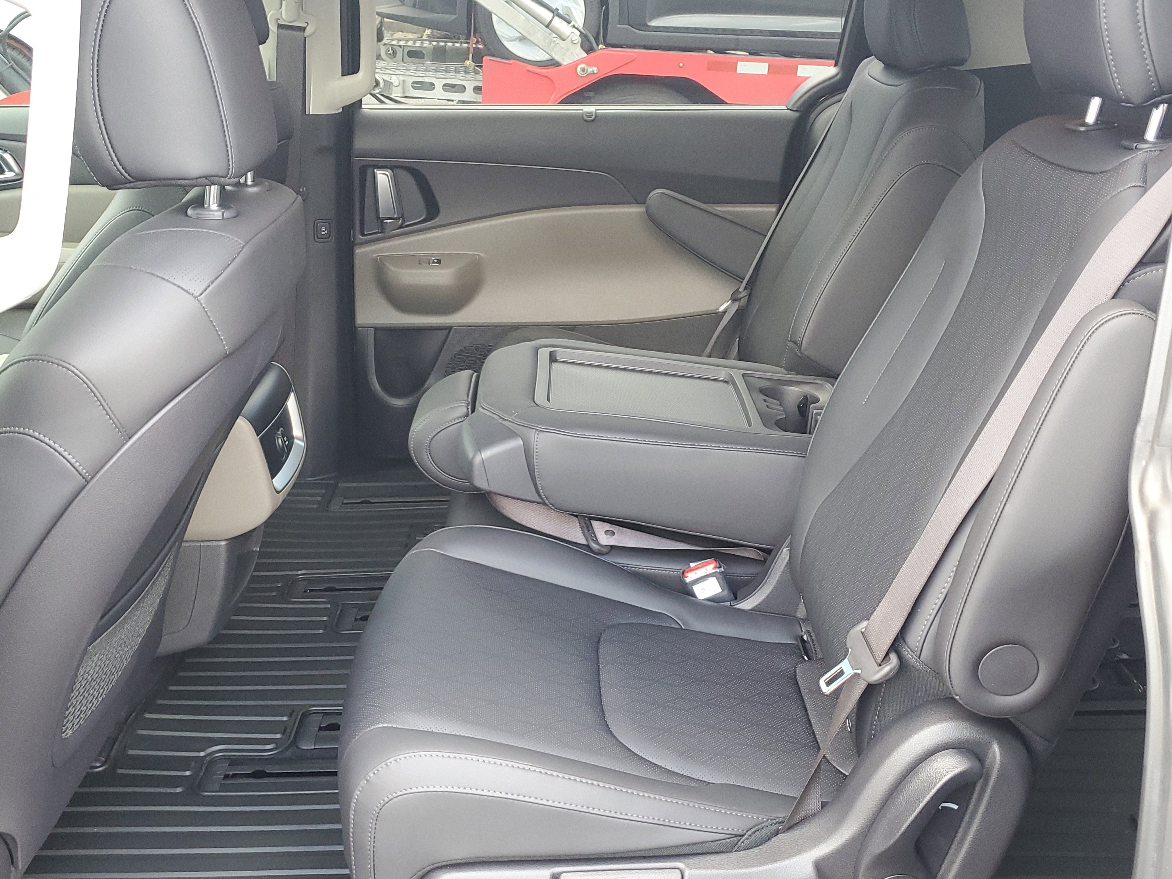 New 2025 Kia Carnival EX image 10