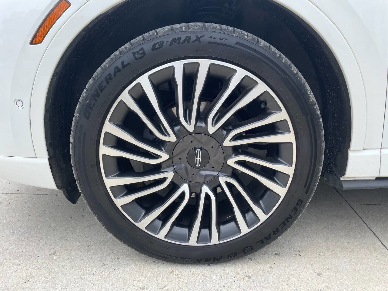 Used 2020 Lincoln Corsair Reserve w/ Equipment Group 202A image 7
