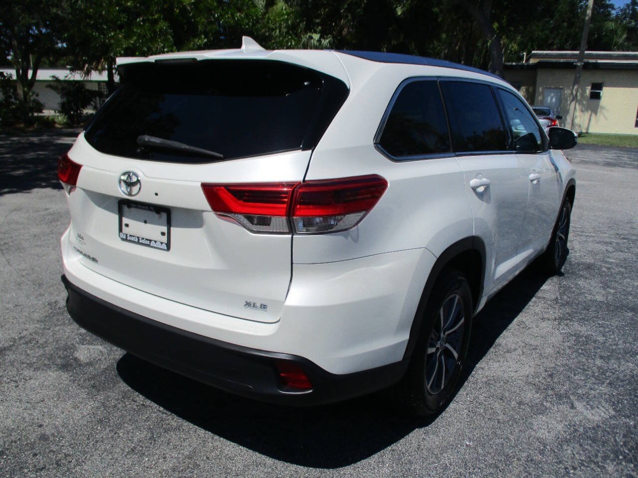 Used 2017 Toyota Highlander XLE FWD image 9