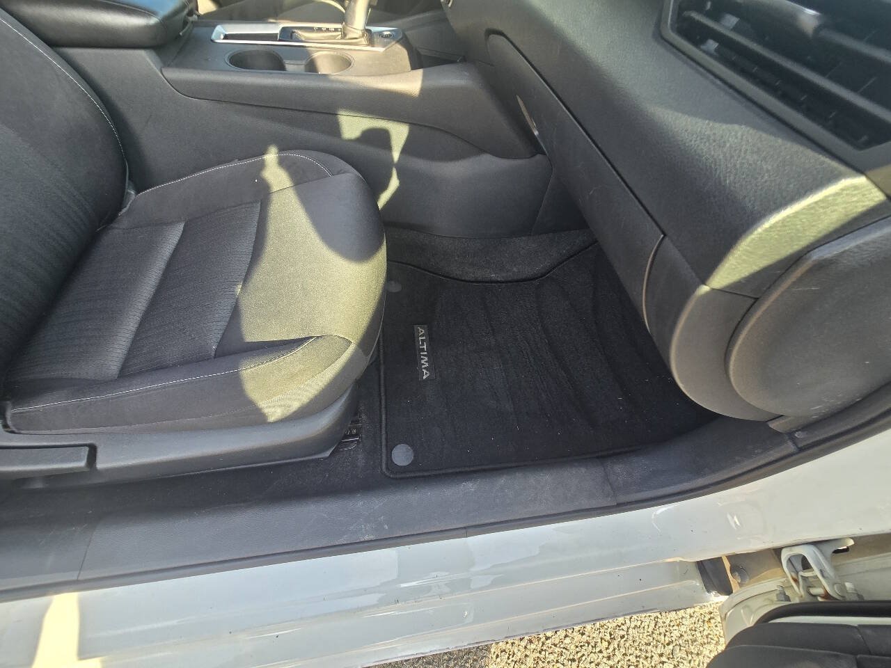 Used 2020 Nissan Altima 2.5 S FWD image 40