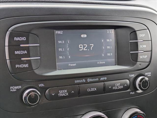 Used 2016 Kia Soul + image 10