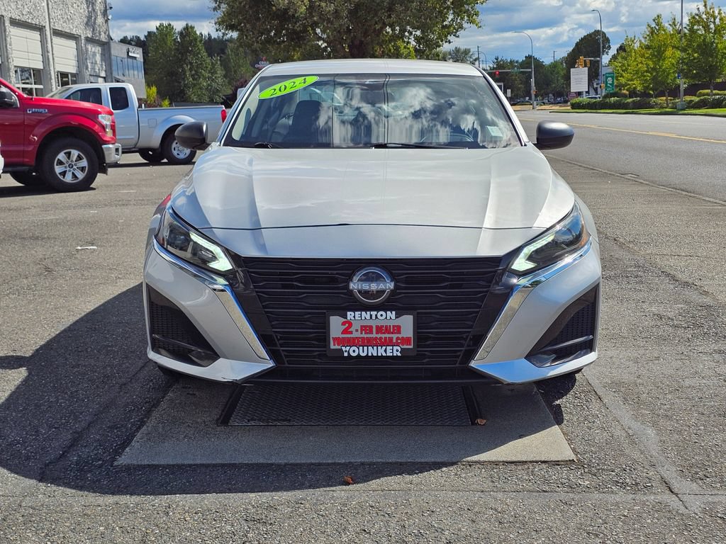 Used 2024 Nissan Altima 2.5 SV FWD image 2