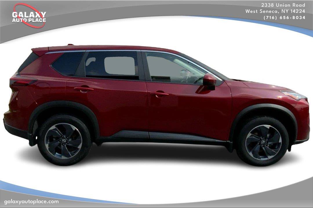 Used 2025 Nissan Rogue SV AWD/4WD image 4