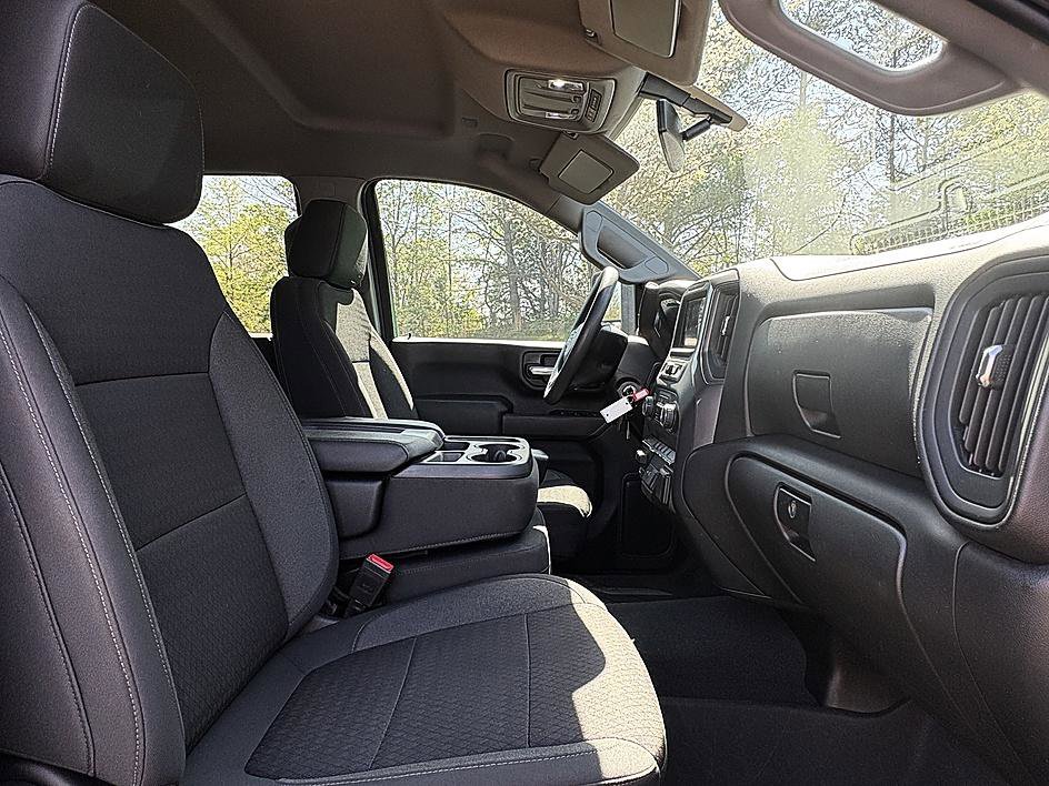 Used 2023 Chevrolet Silverado 2500 Custom w/ Custom Value Package image 12