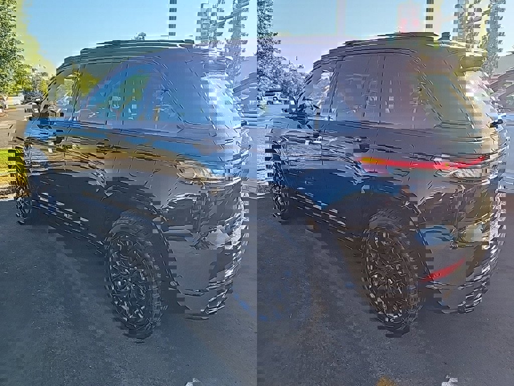 New 2025 Jeep Grand Cherokee Summit image 2