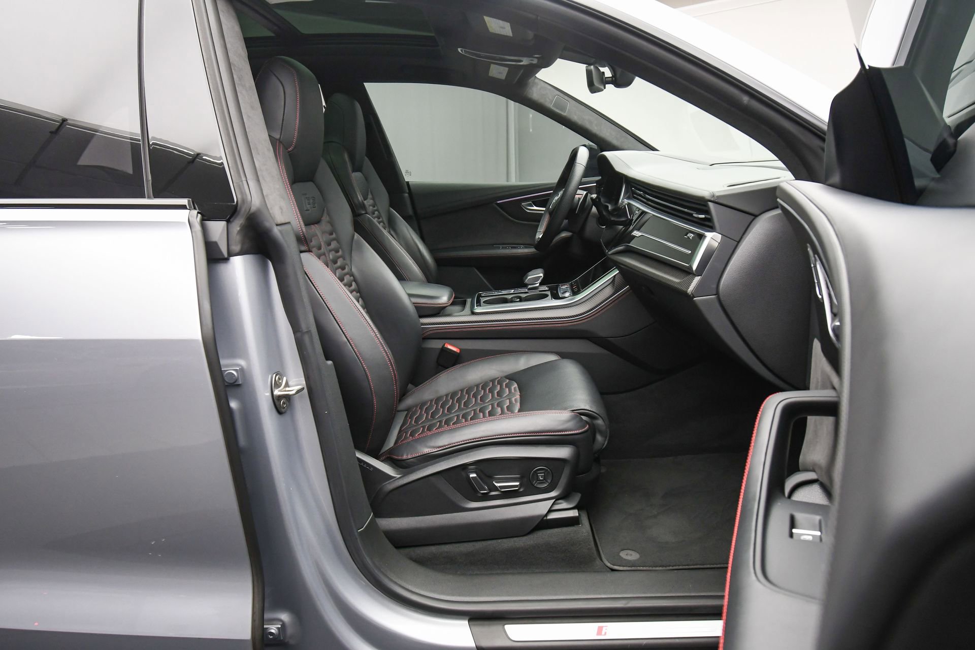 Used 2021 Audi RS Q8 4.0T w/ Black Optic Package image 47