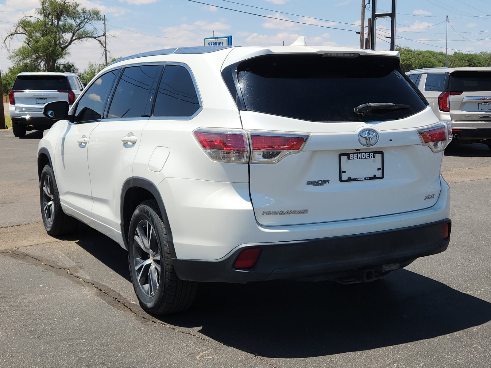 Used 2016 Toyota Highlander XLE FWD image 3