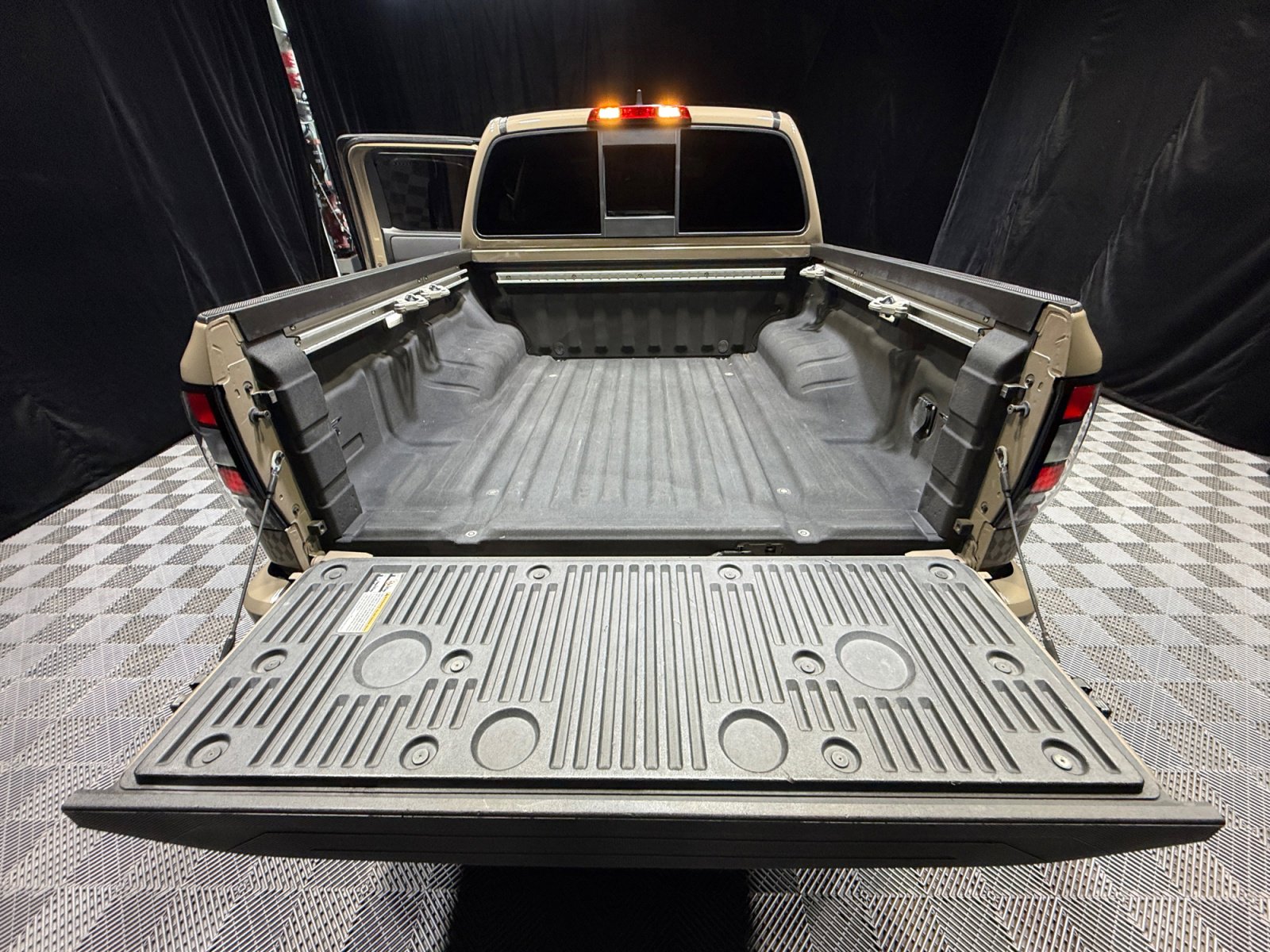 Used 2022 Nissan Frontier PRO-4X w/ Pro-4X Premium Package AWD/4WD image 34