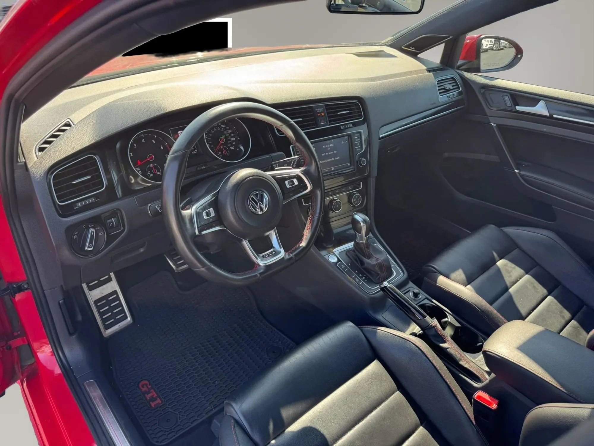 Used 2016 Volkswagen Golf 4-Door FWD image 11