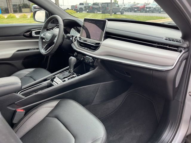 Used 2024 Jeep Compass Limited image 23