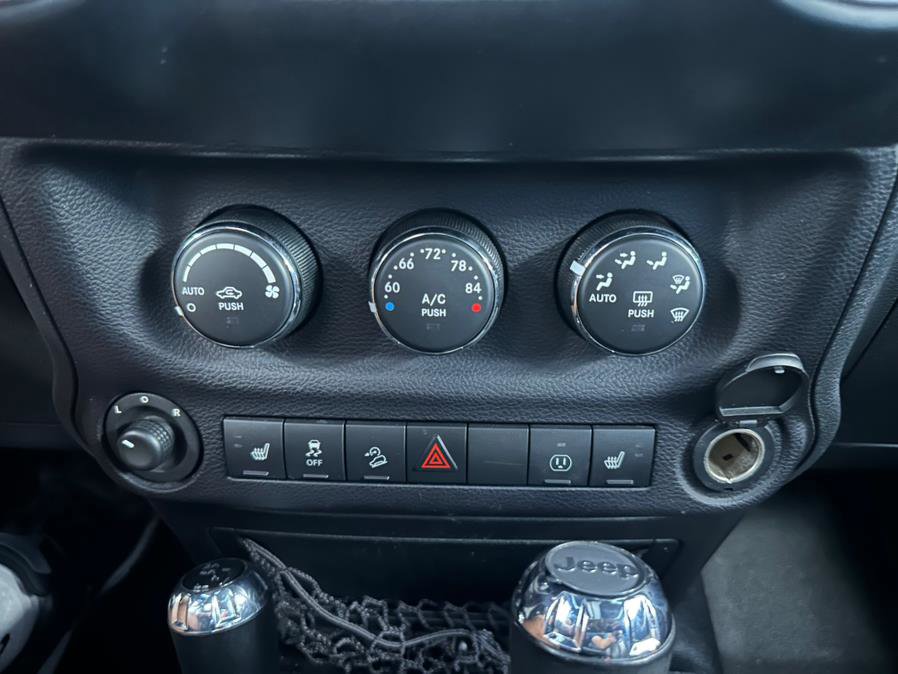 Used 2015 Jeep Wrangler Unlimited Rubicon AWD/4WD image 45