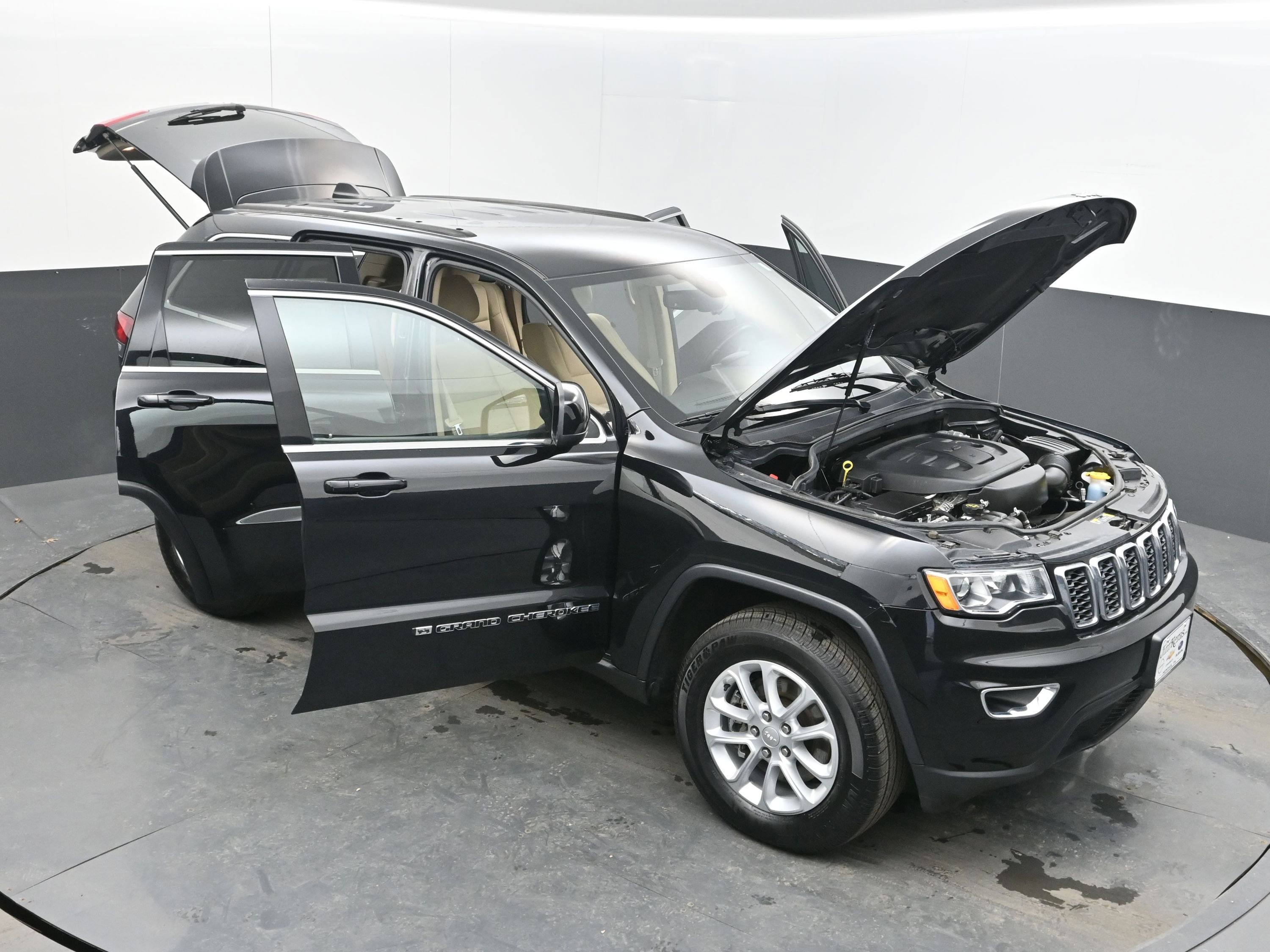 Used 2022 Jeep Grand Cherokee Laredo E image 39