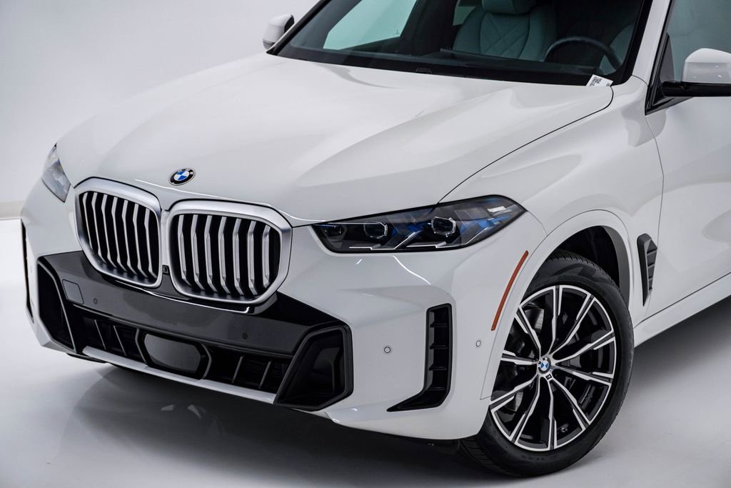Used 2024 BMW X5 xDrive40i w/ M Sport Package image 4