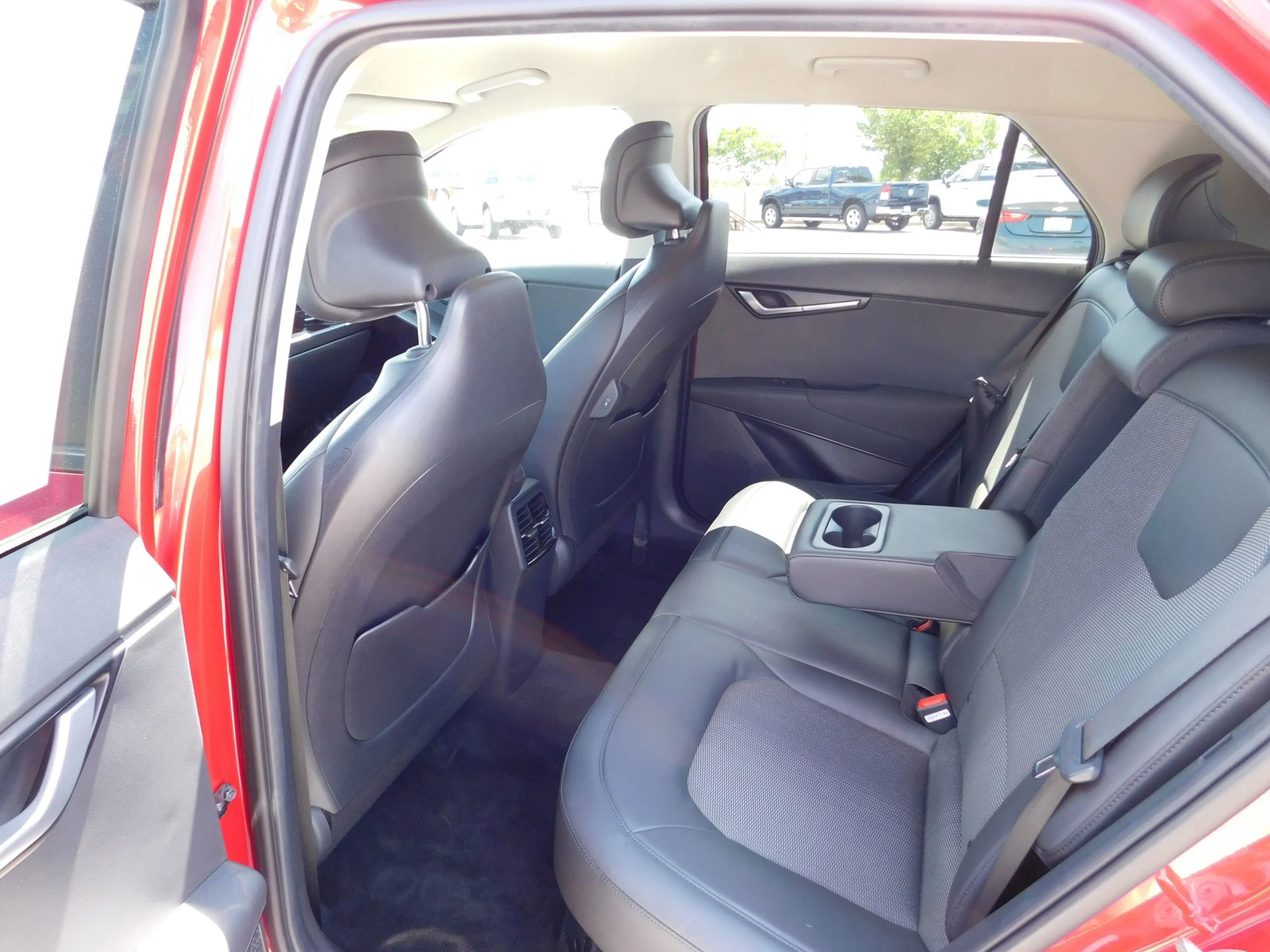 Used 2023 Kia Niro EX FWD image 10