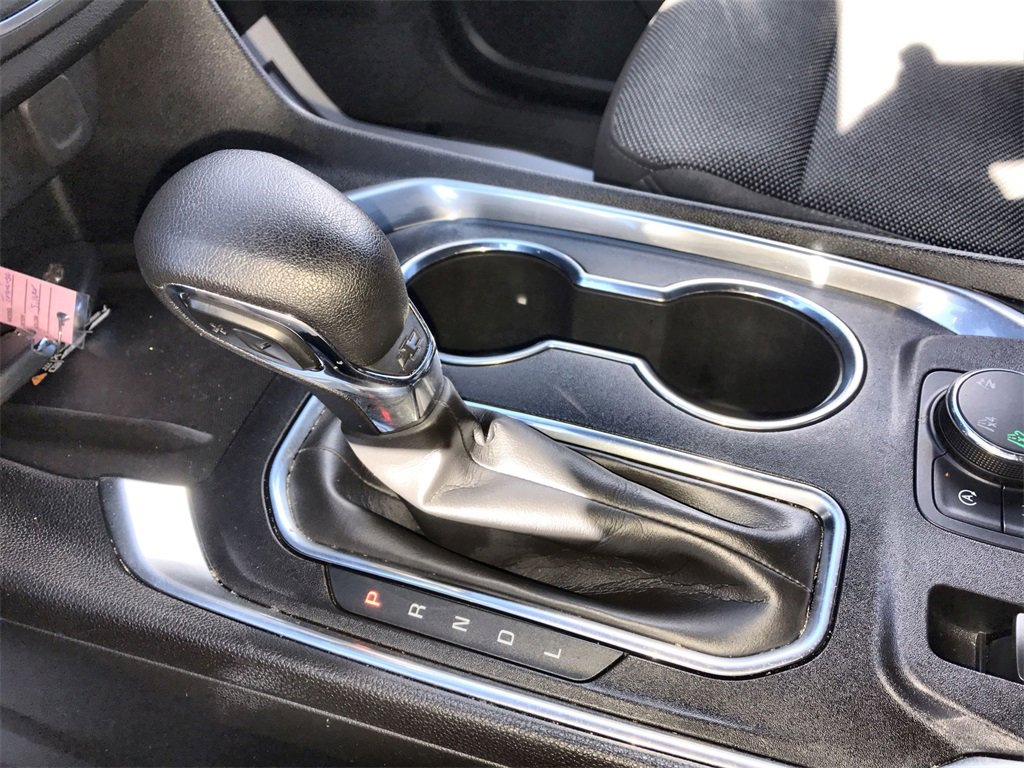 Used 2023 Chevrolet Traverse LT w/ Rear Camera Mirror Package image 19