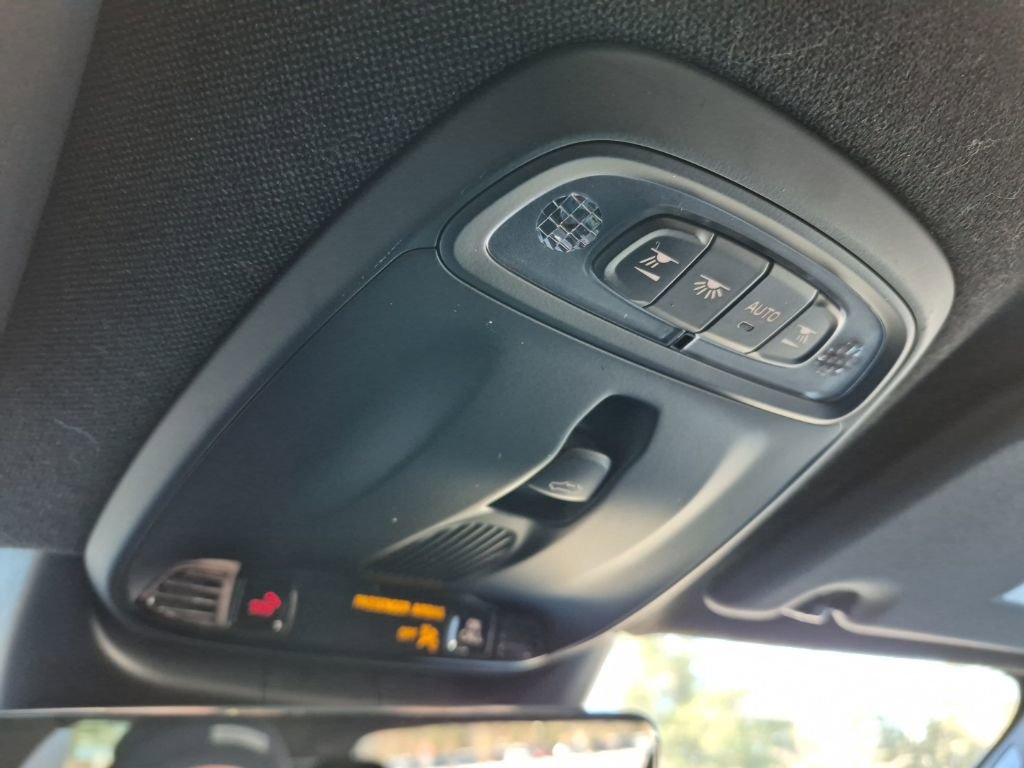 Used 2020 Volvo XC40 T5 R-Design image 31